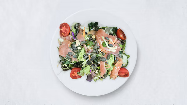 Dimljeni losos salata